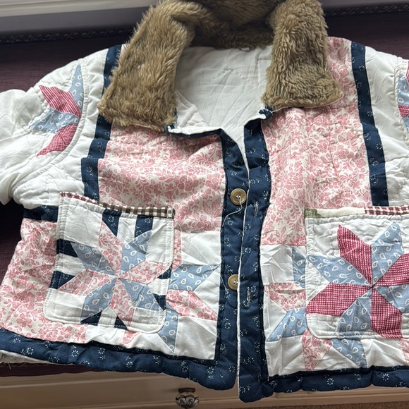 Quilted Jacket with Faux Fur Collar - Picture 2 of 8